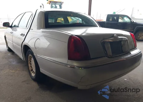 2002 Lincoln Town Car Executive from USA, damaged, VIN 1LNHM81W42Y608998